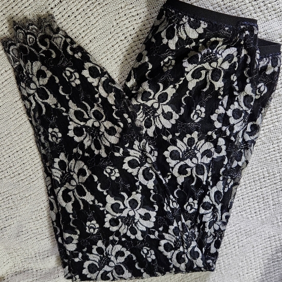 2pc Lace Lounge Set - Picture 10 of 11